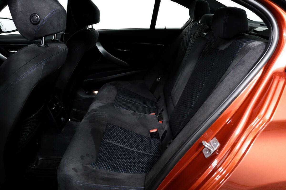 BMW 3 серии 2018 года с пробегом. Фото: #11