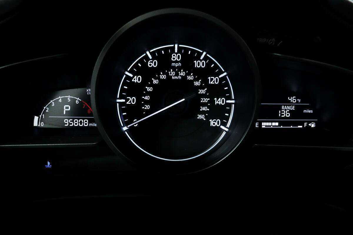 Б/У Мазда 3 2016 года. Фото: #9