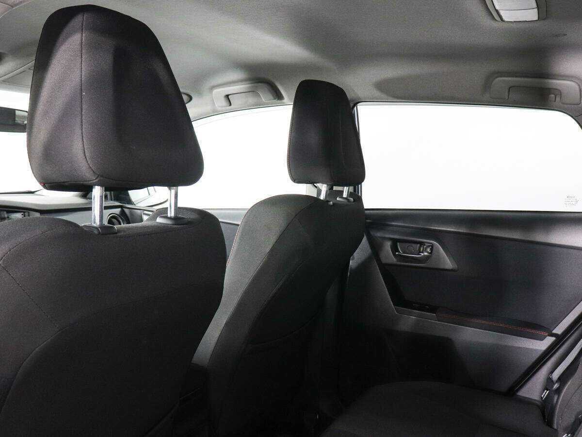 Б/У Тойота Аурис 2013 года. Фото: #11