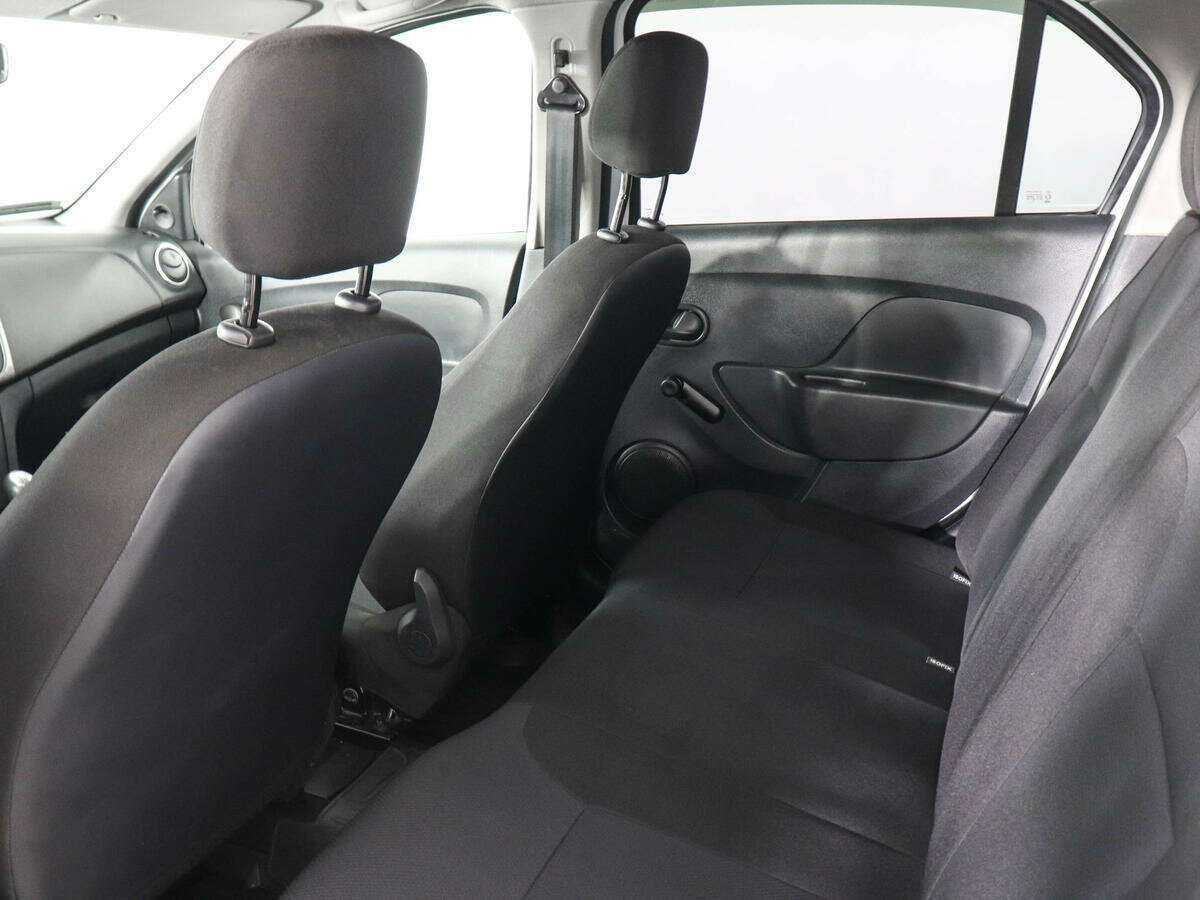 Б/У Рено Логан 2014 года. Фото: #10