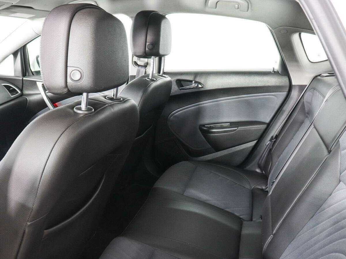 Б/У Опель Астра 2014 года. Фото: #11