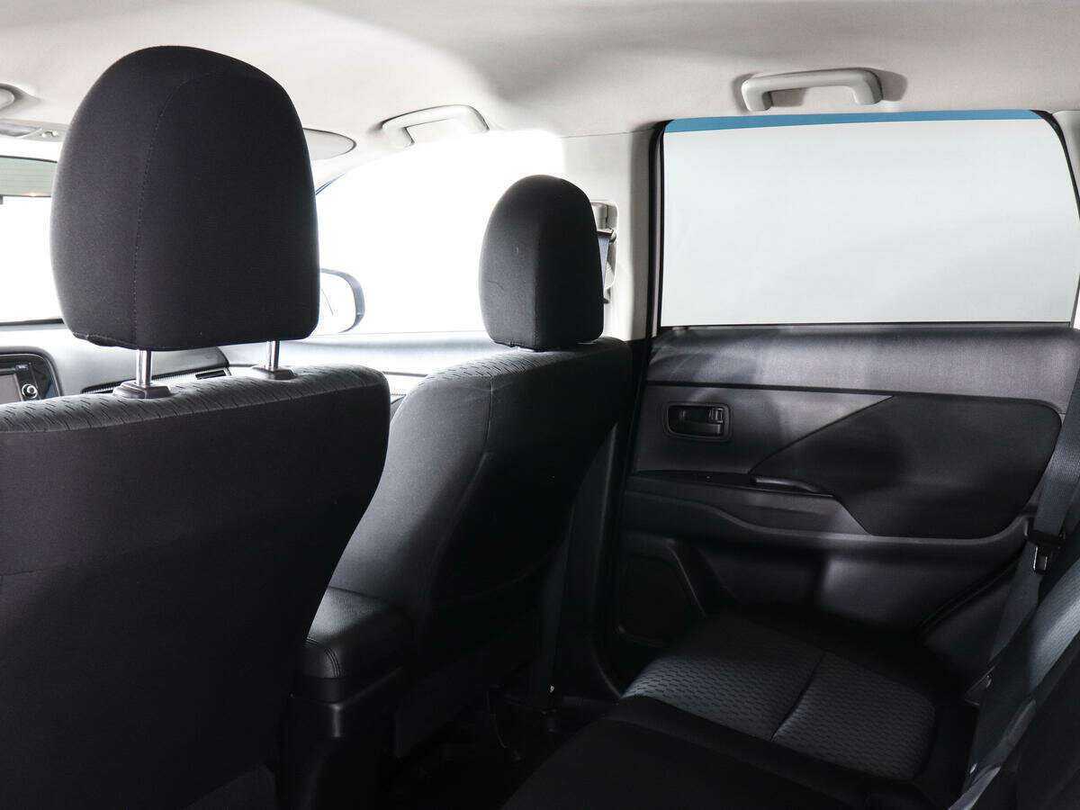 Б/У Митсубиши Оутлэндер 2015 года. Фото: #11