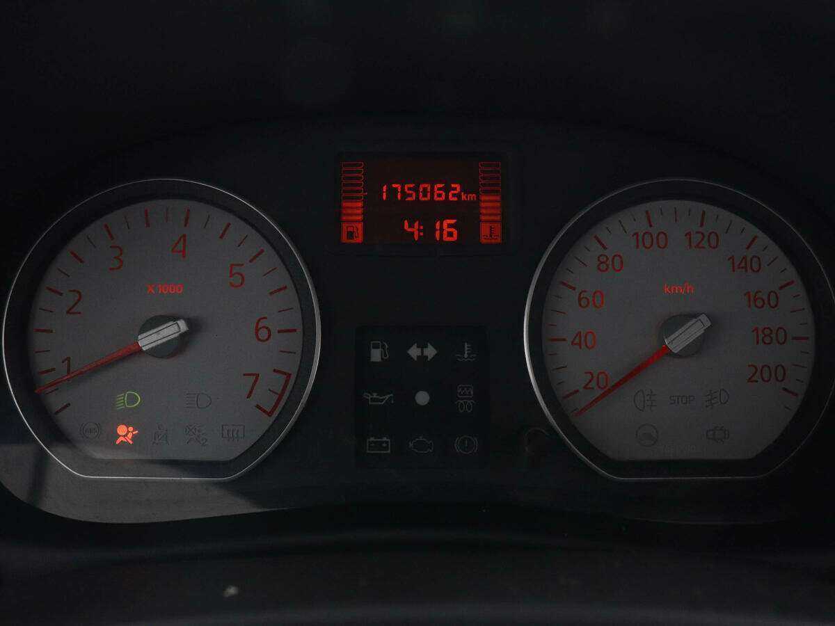 Б/У Рено Логан 2012 года. Фото: #10