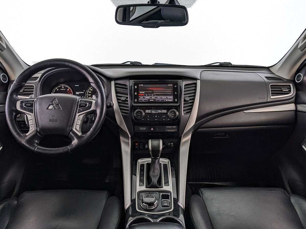 Mitsubishi Pajero Sport 2017 года с пробегом. Фото: #9