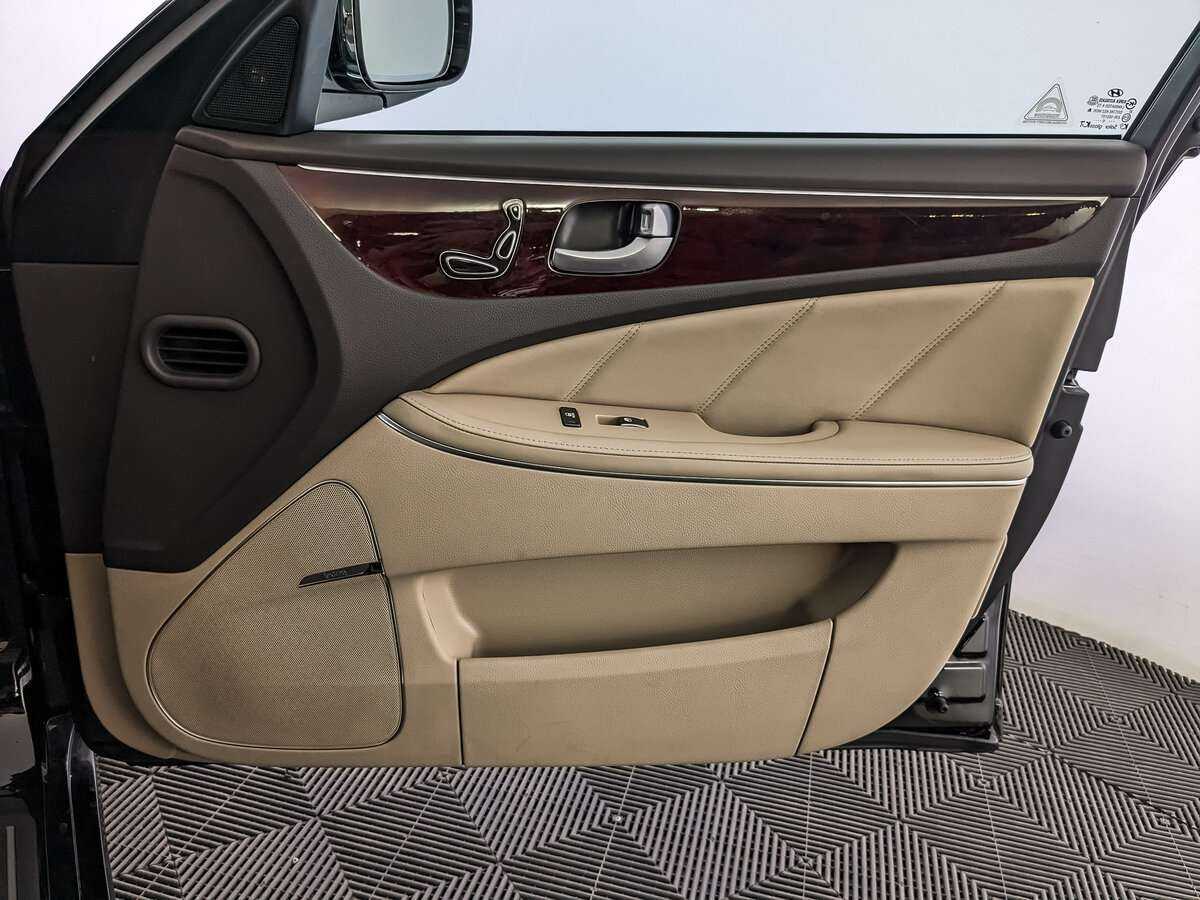 Hyundai Equus 2012 года с пробегом. Фото: #19