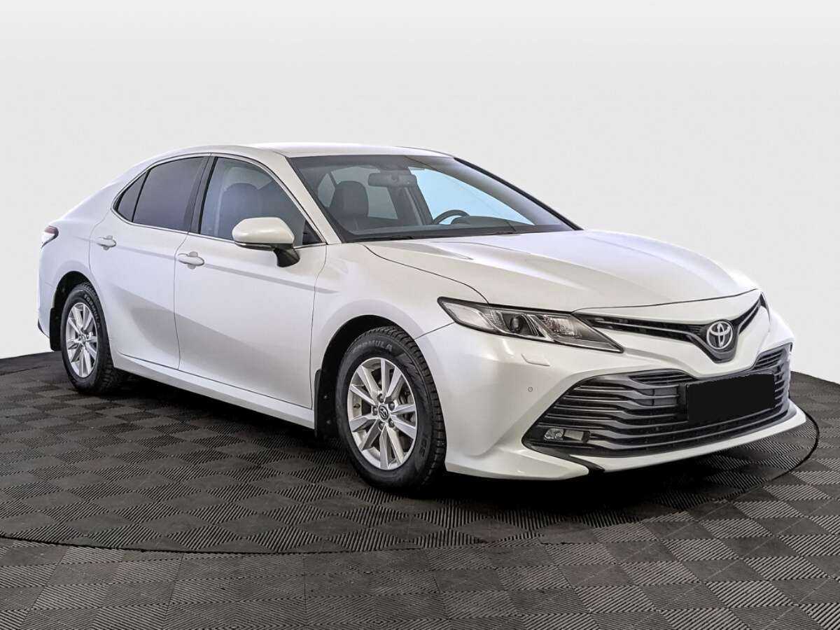 Toyota Camry 2021 года с пробегом. Фото: #2