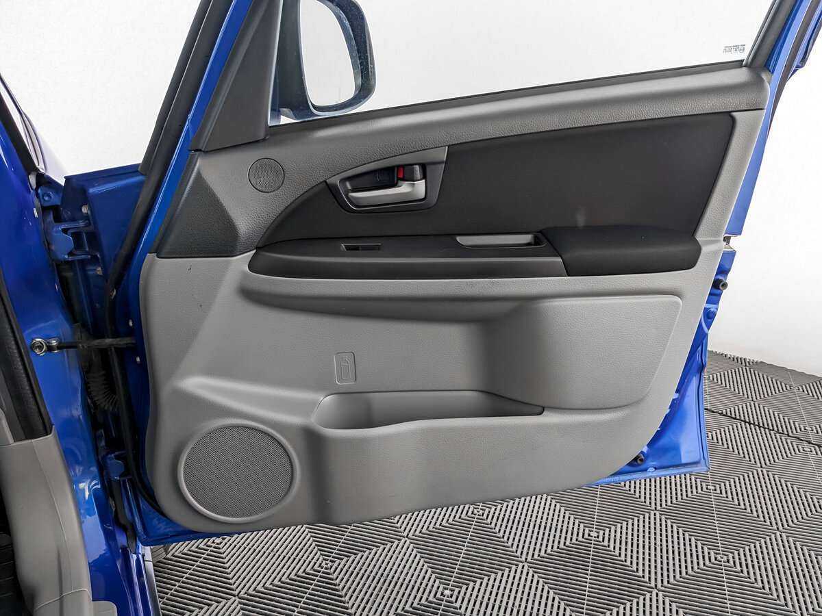 Б/У Сузуки С-Икс4 2013 года. Фото: #19