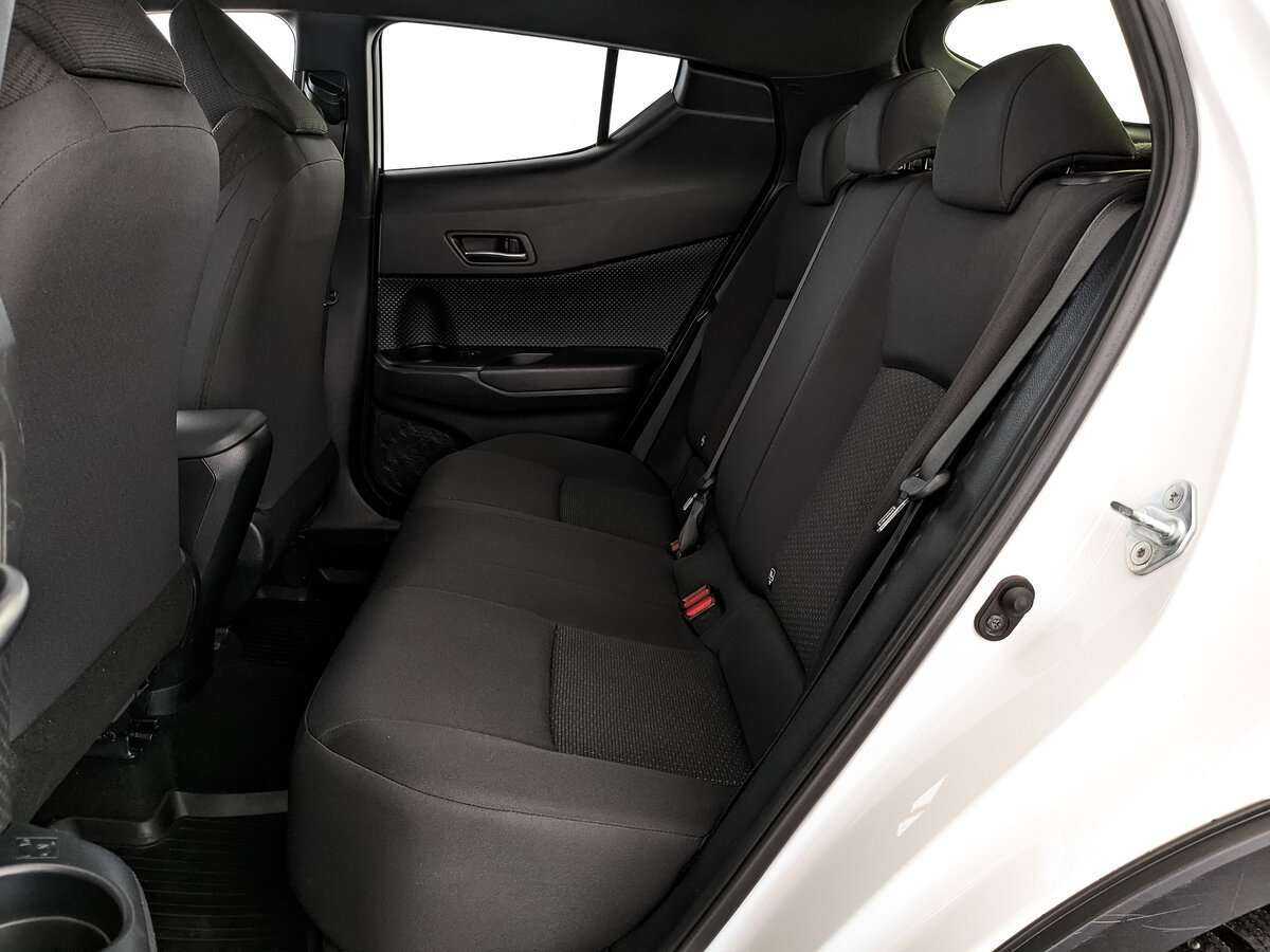 Toyota C-HR 2019 года с пробегом. Фото: #12