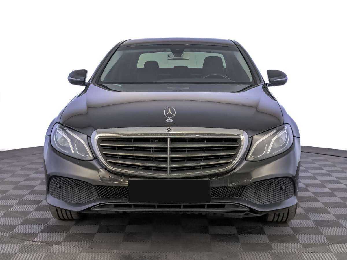 Mercedes-Benz E-Класс 2018 года с пробегом. Фото: #1