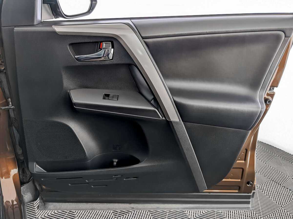 Toyota RAV4 2017 года с пробегом. Фото: #20