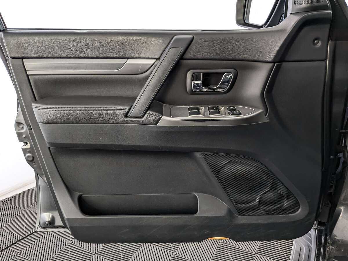 Б/У Митсубиши Паджеро 2013 года. Фото: #18