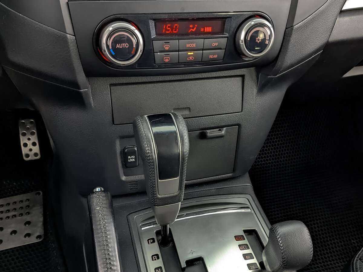 Б/У Митсубиши Паджеро 2013 года. Фото: #25