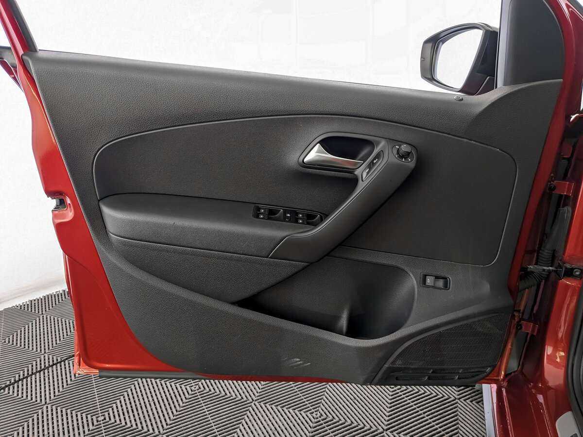 Б/У Фольксваген Поло 2017 года. Фото: #14