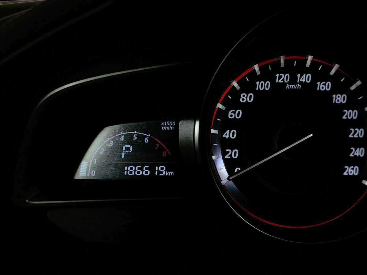 Б/У Мазда 3 2014 года. Фото: #14