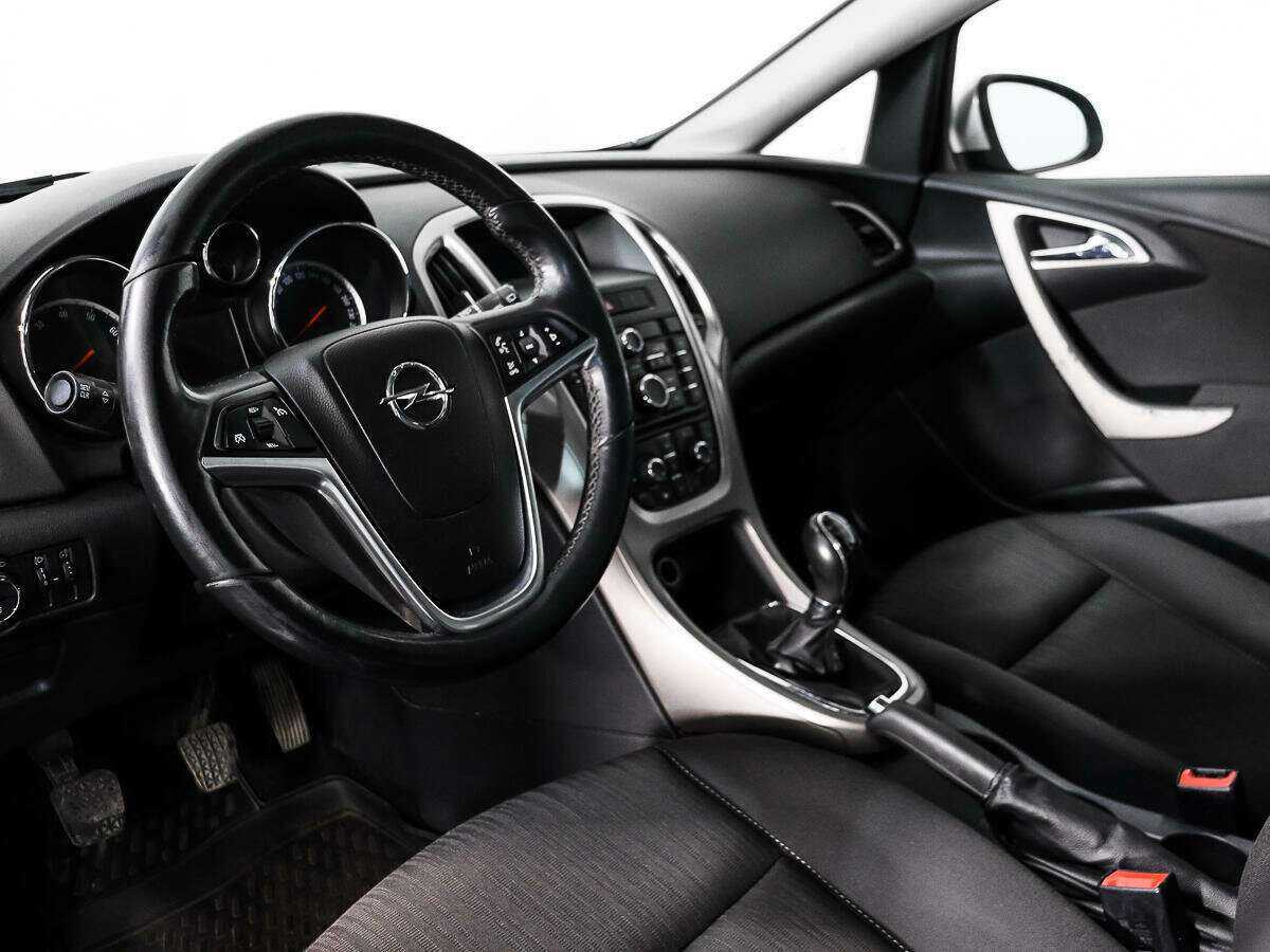 Б/У Опель Астра 2012 года. Фото: #8