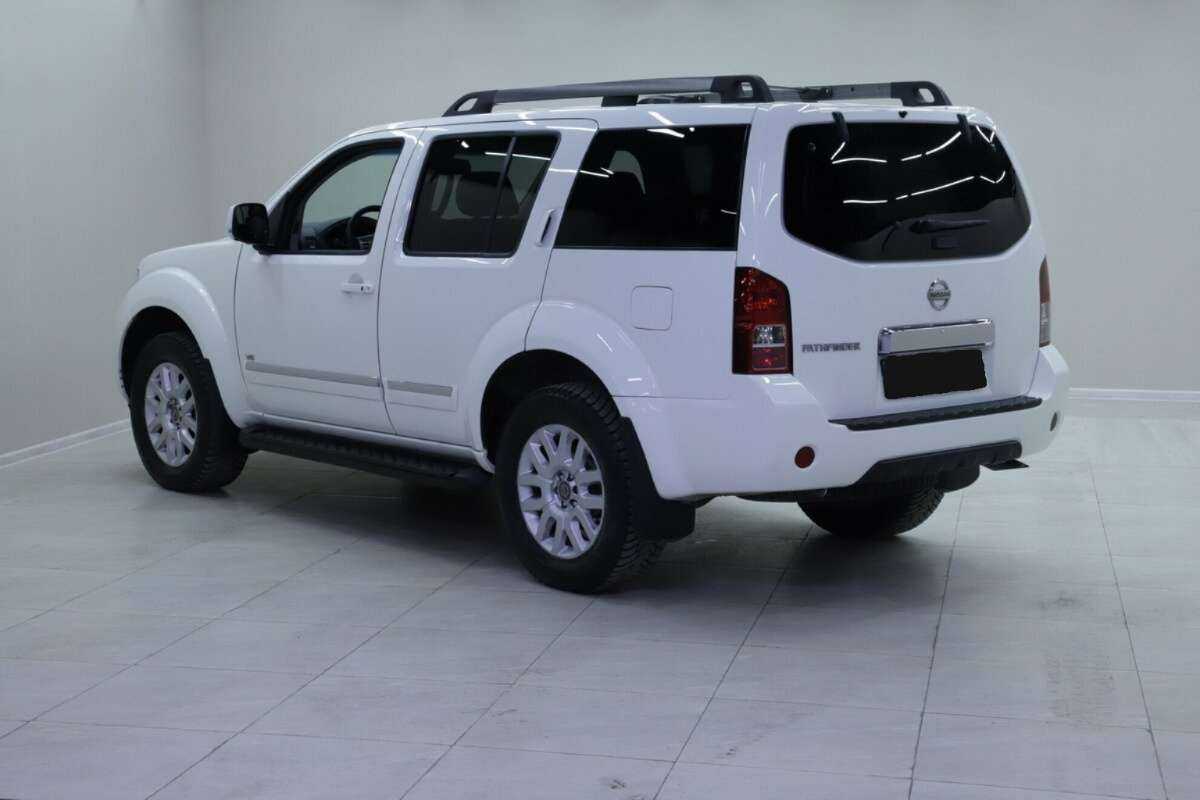 Б/У Ниссан Патфайндер 2012 года. Фото: #1