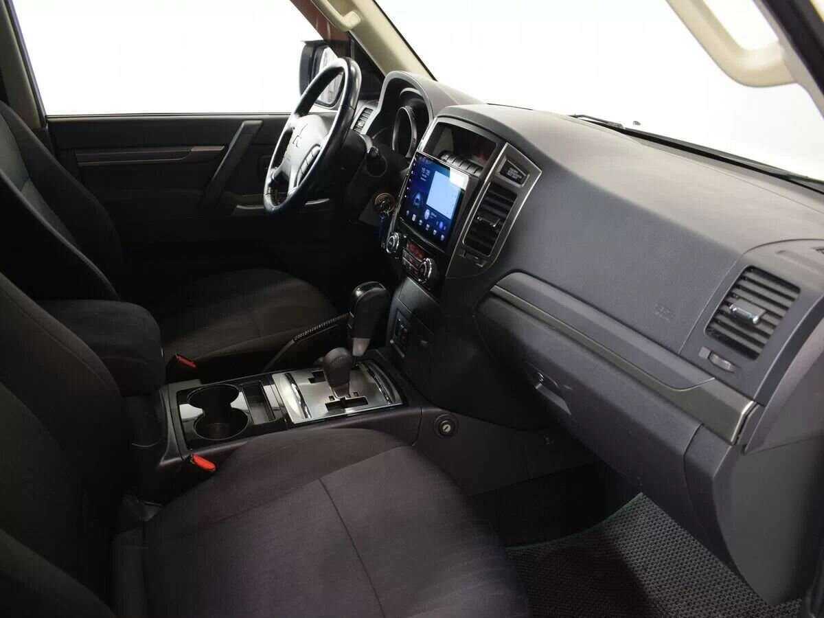 Mitsubishi Pajero 2015 года с пробегом. Фото: #6