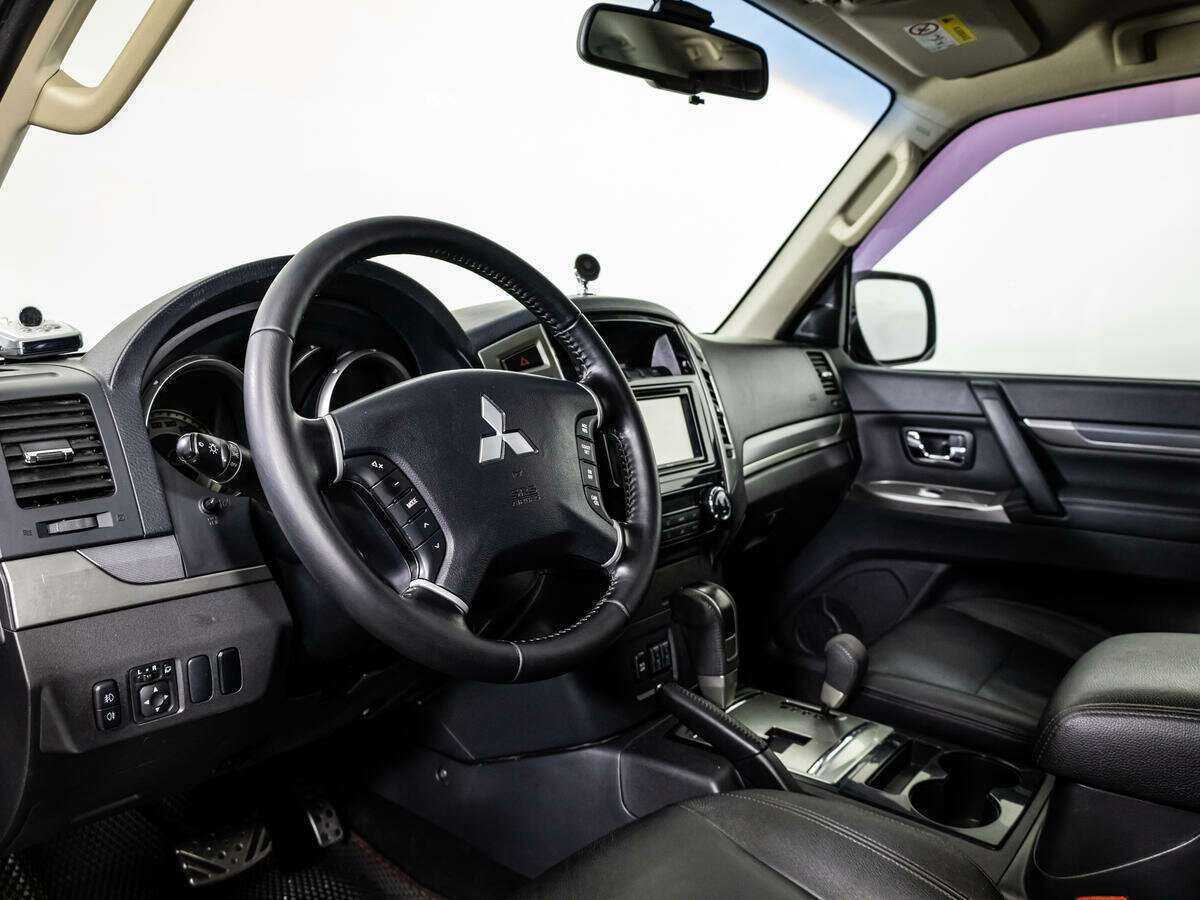 Mitsubishi Pajero 2015 года с пробегом. Фото: #10