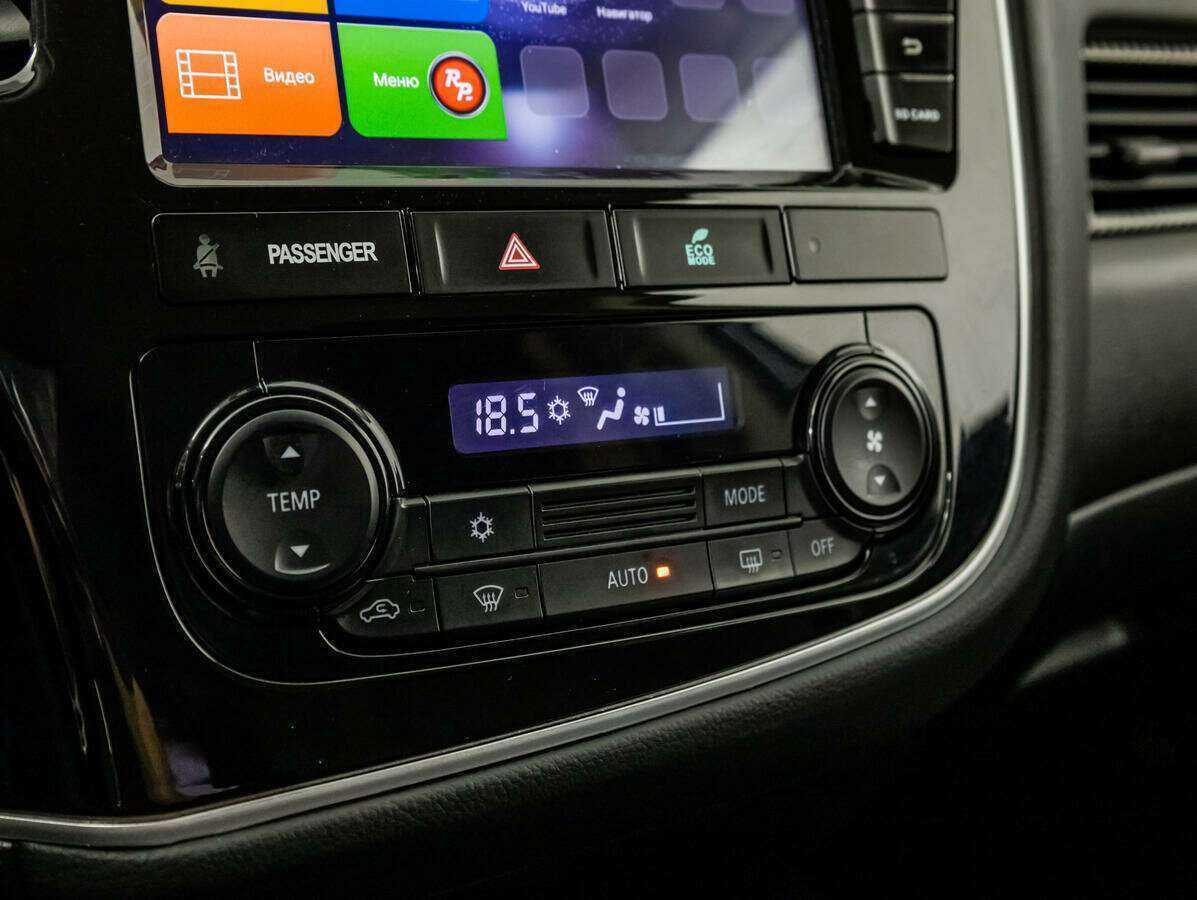 Б/У Митсубиши Оутлэндер 2015 года. Фото: #14