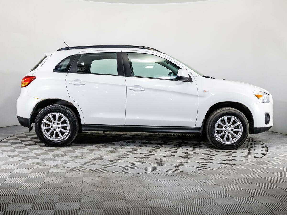 Б/У Митсубиши АС-Икс 2014 года. Фото: #3