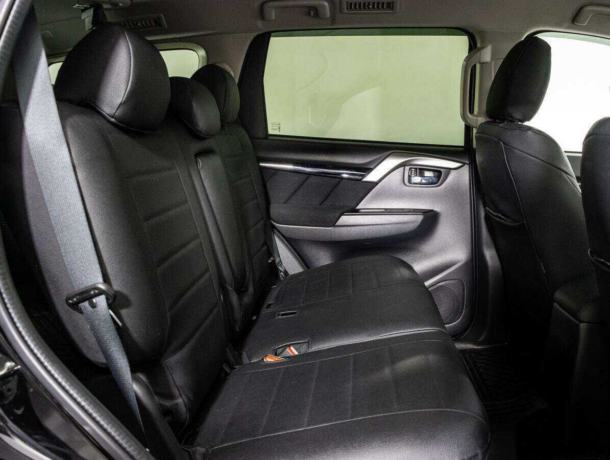 Mitsubishi Pajero Sport 2017 года с пробегом. Фото: #13