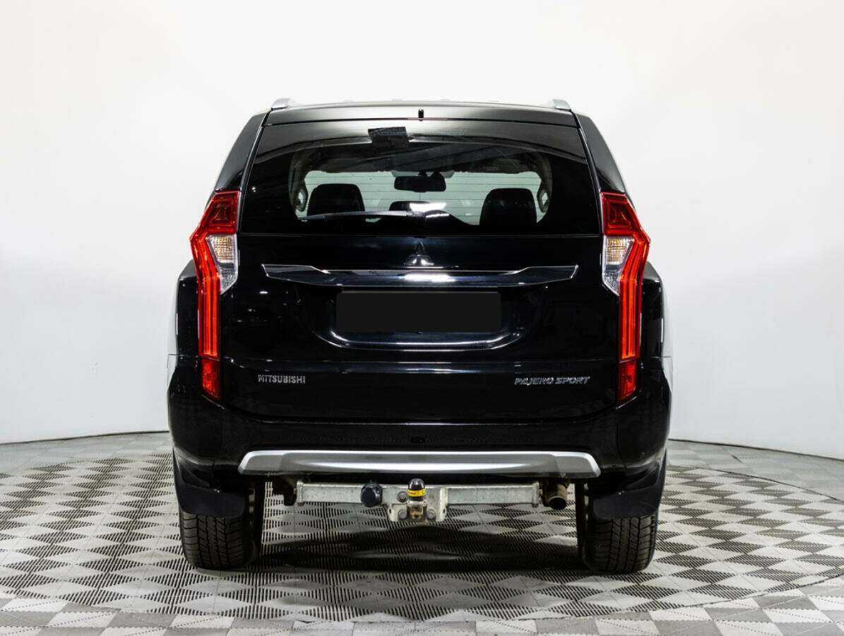 Mitsubishi Pajero Sport 2017 года с пробегом. Фото: #4