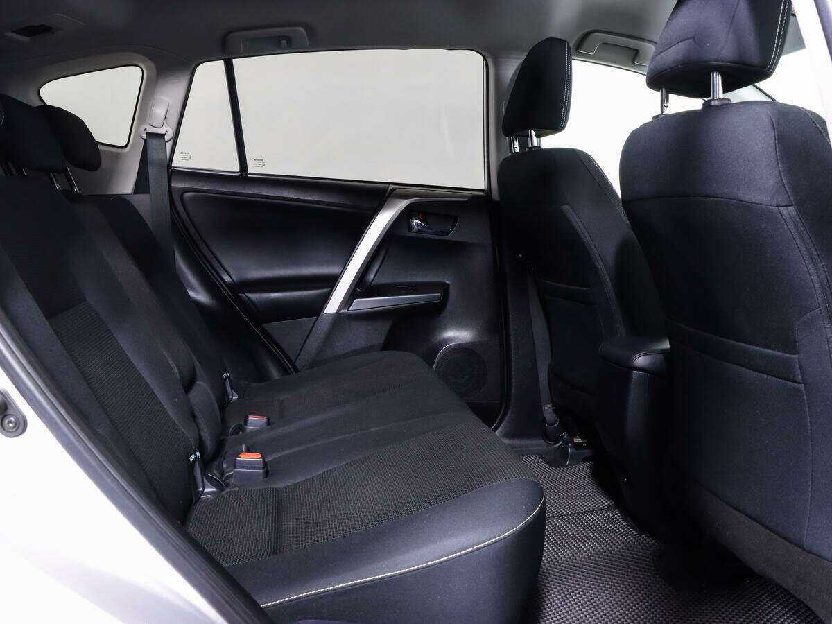 Toyota RAV4 2017 года с пробегом. Фото: #12