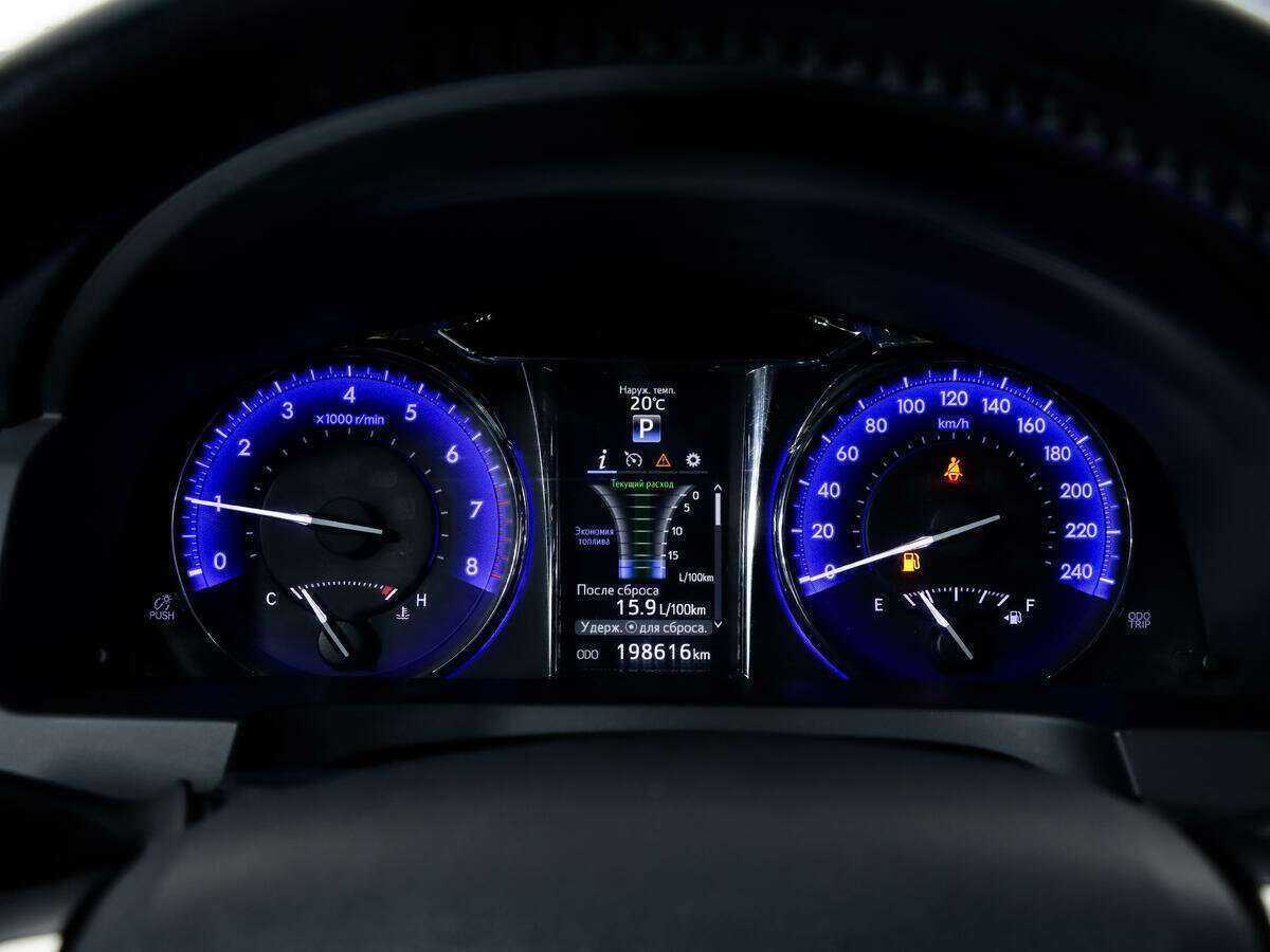 Б/У Тойота Камри 2017 года. Фото: #17