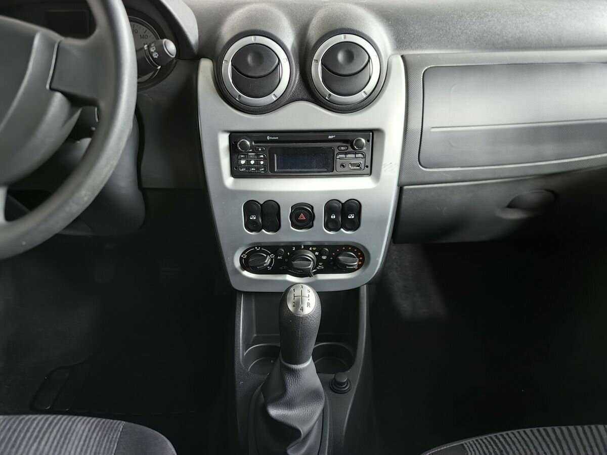 Б/У Рено Сандеро 2013 года. Фото: #8