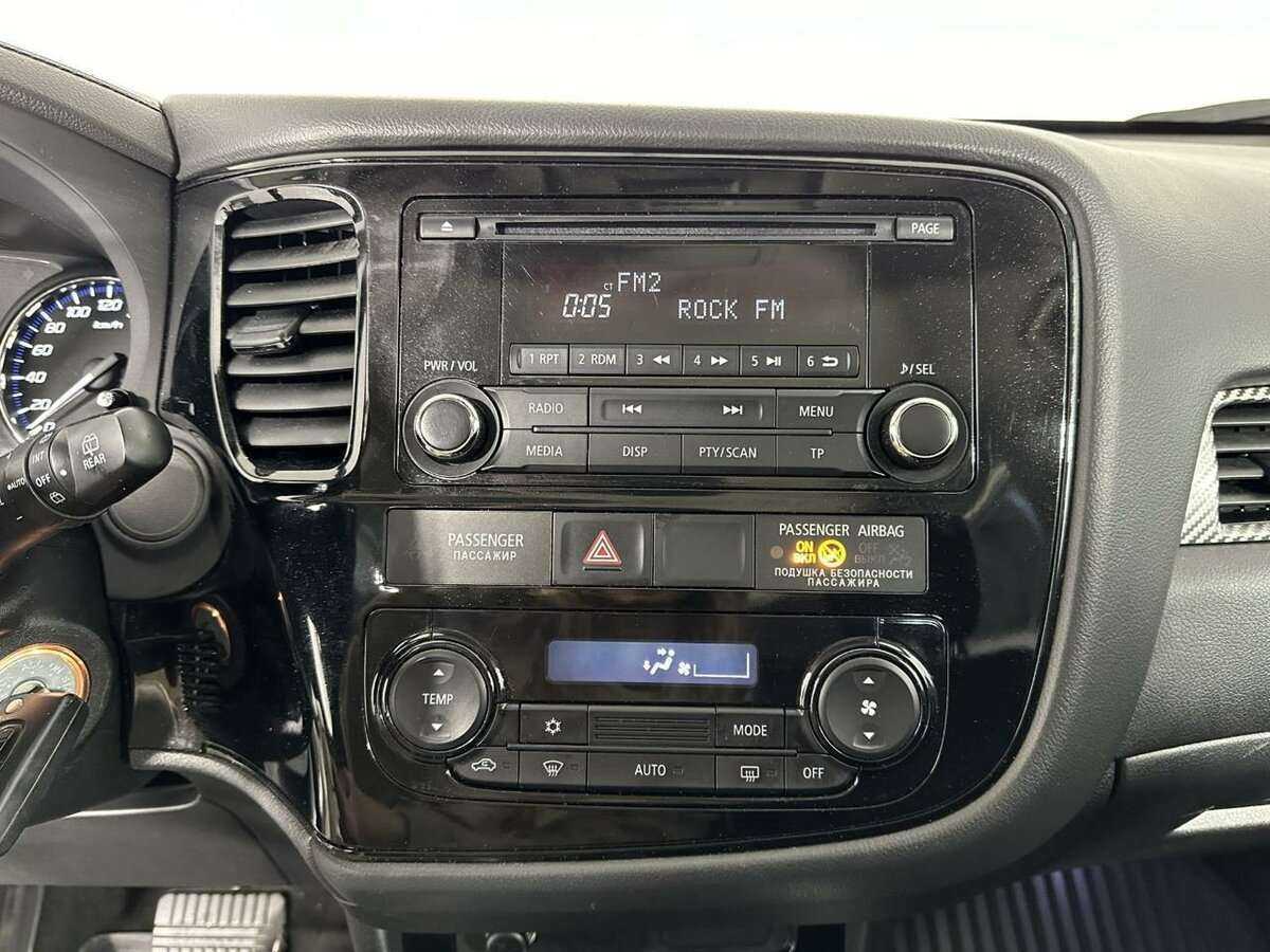 Б/У Митсубиши Оутлэндер 2017 года. Фото: #11