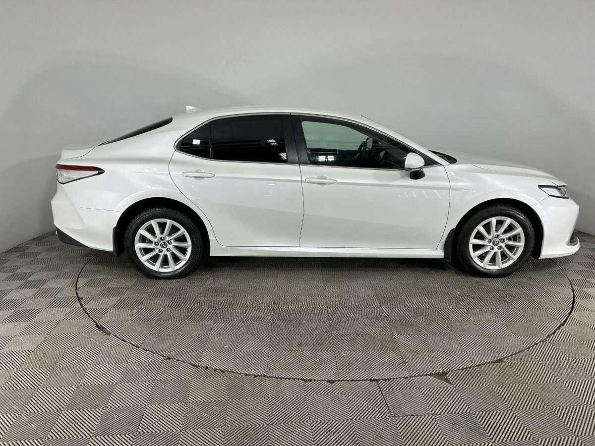 Toyota Camry 2021 года с пробегом. Фото: #3