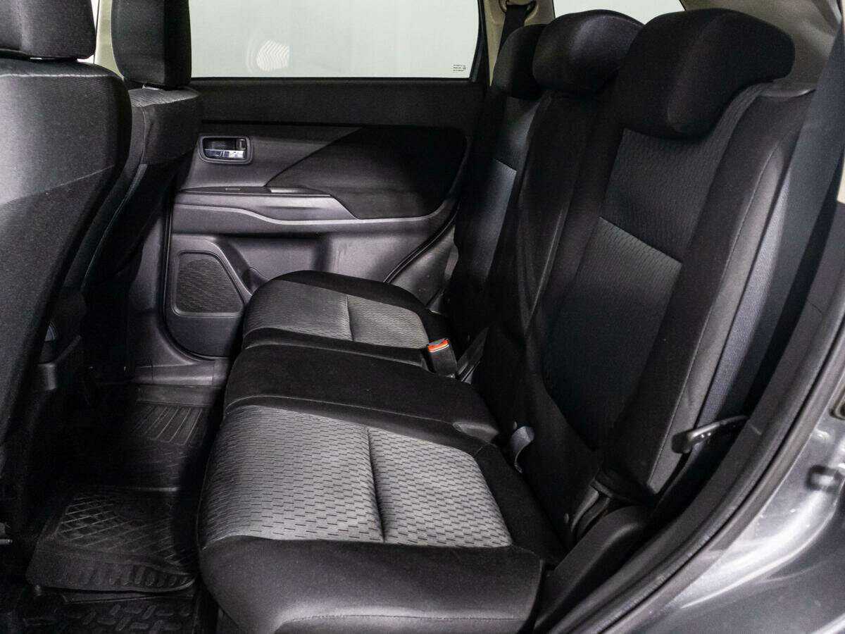 Б/У Митсубиши Оутлэндер 2013 года. Фото: #9