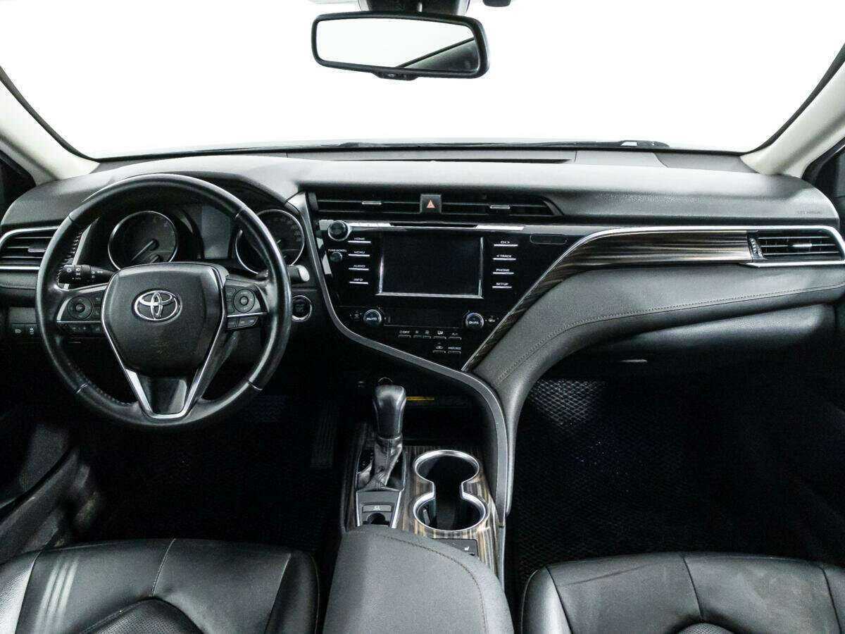 Toyota Camry 2018 года с пробегом. Фото: #12