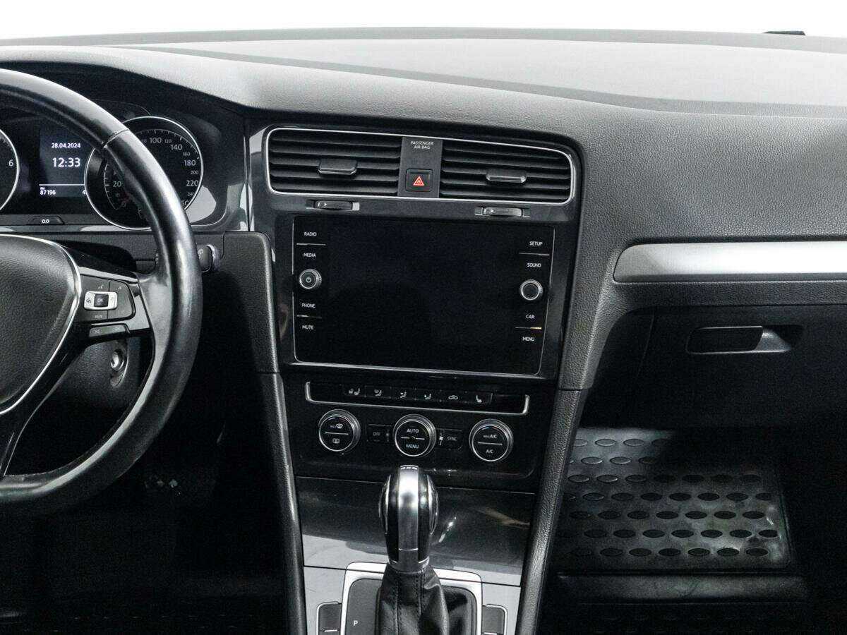 Б/У Фольксваген Гольф 2018 года. Фото: #13