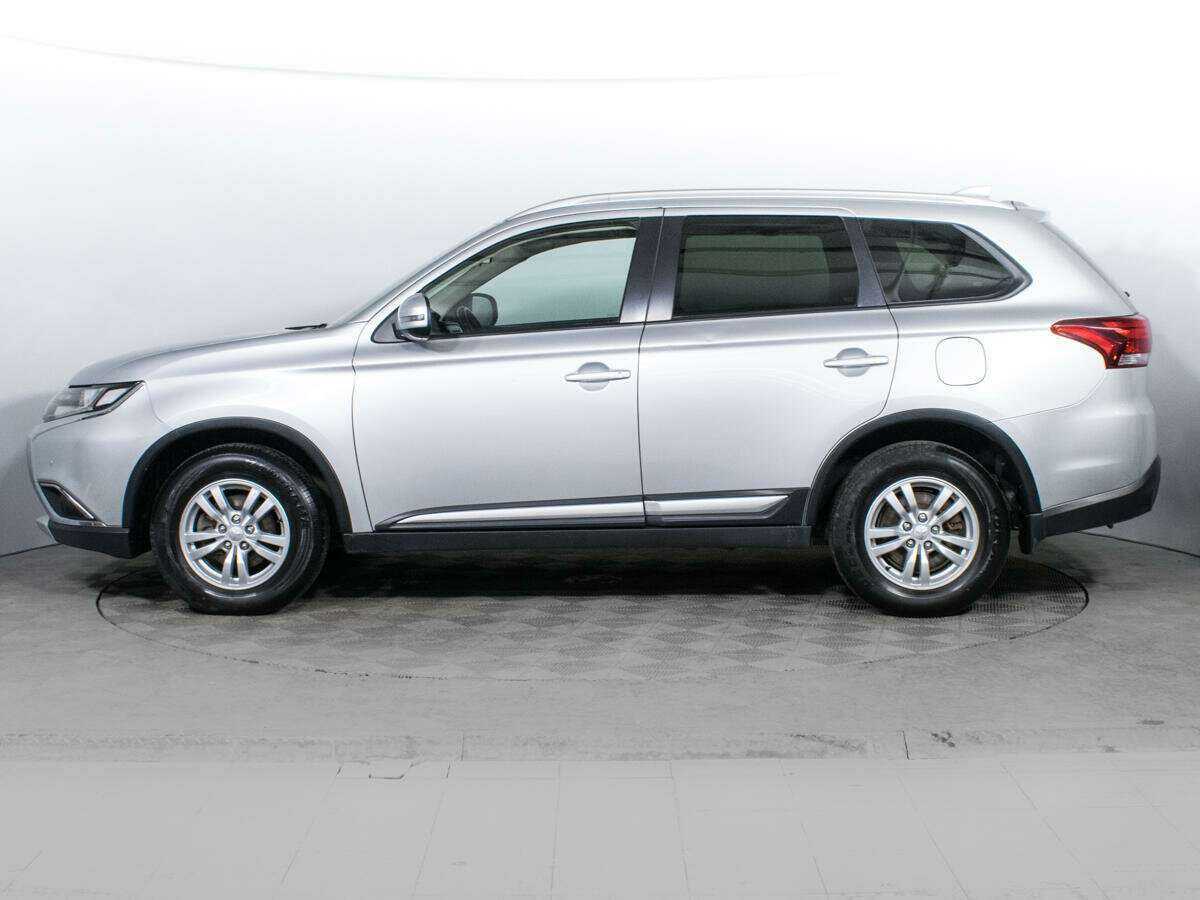 Б/У Митсубиши Оутлэндер 2017 года. Фото: #6