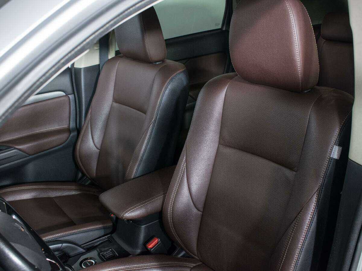 Б/У Митсубиши Оутлэндер 2017 года. Фото: #13