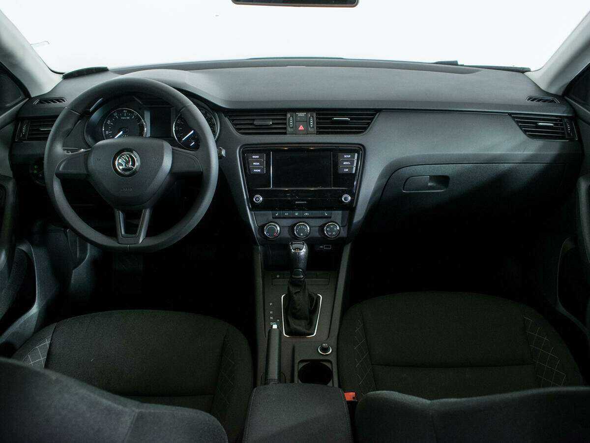 Б/У Шкода Октавия 2018 года. Фото: #11