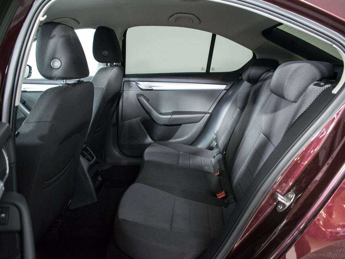 Б/У Шкода Октавия 2013 года. Фото: #9