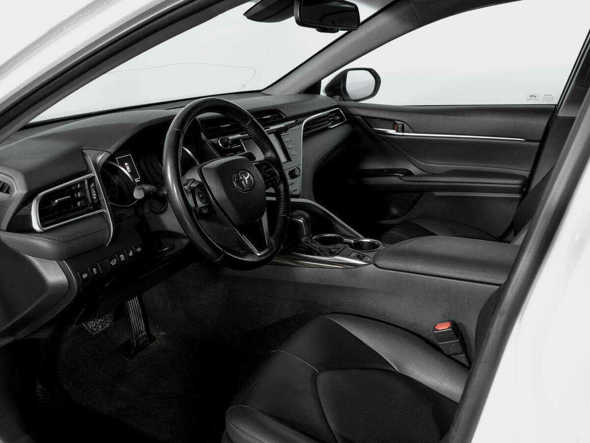 Toyota Camry 2019 года с пробегом. Фото: #15