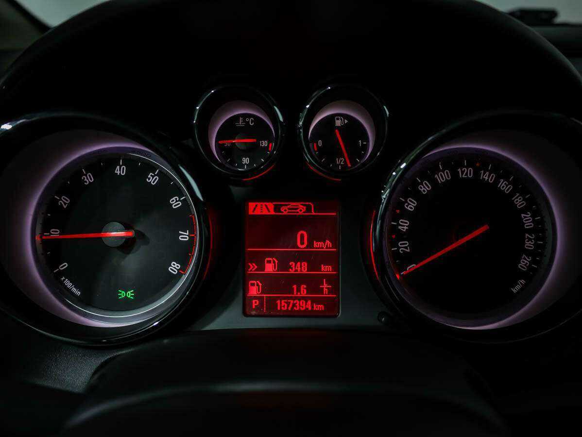 Б/У Опель Астра 2015 года. Фото: #16