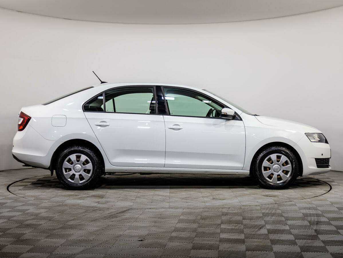 Б/У Шкода Рапид 2017 года. Фото: #2