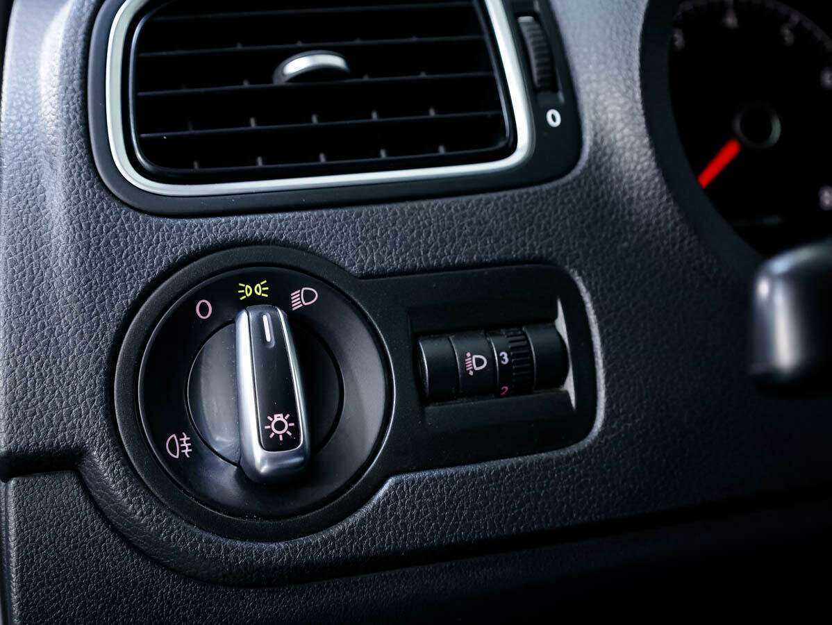 Б/У Фольксваген Поло 2013 года. Фото: #14