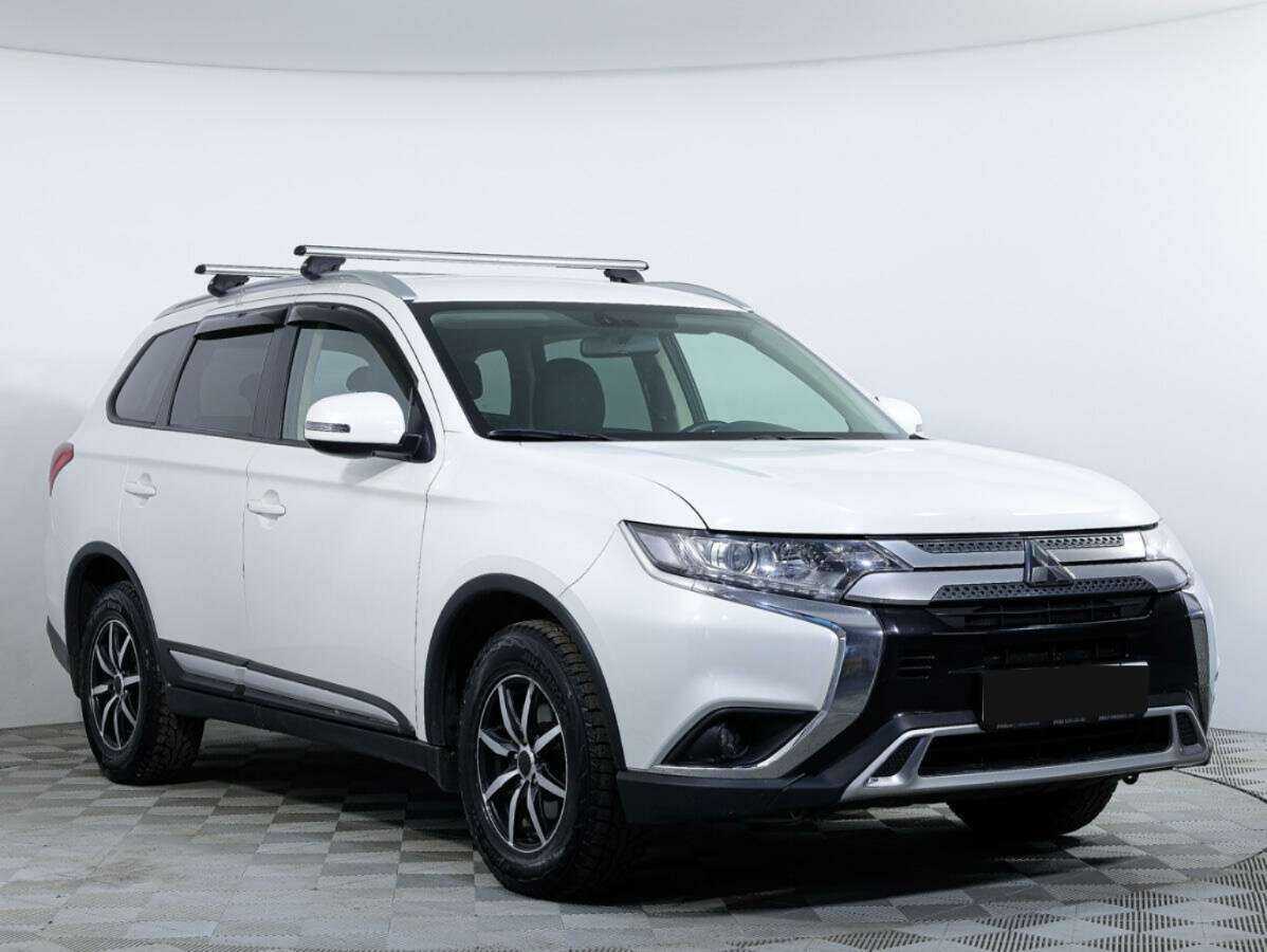 Mitsubishi Outlander 2018 года с пробегом. Фото: #2