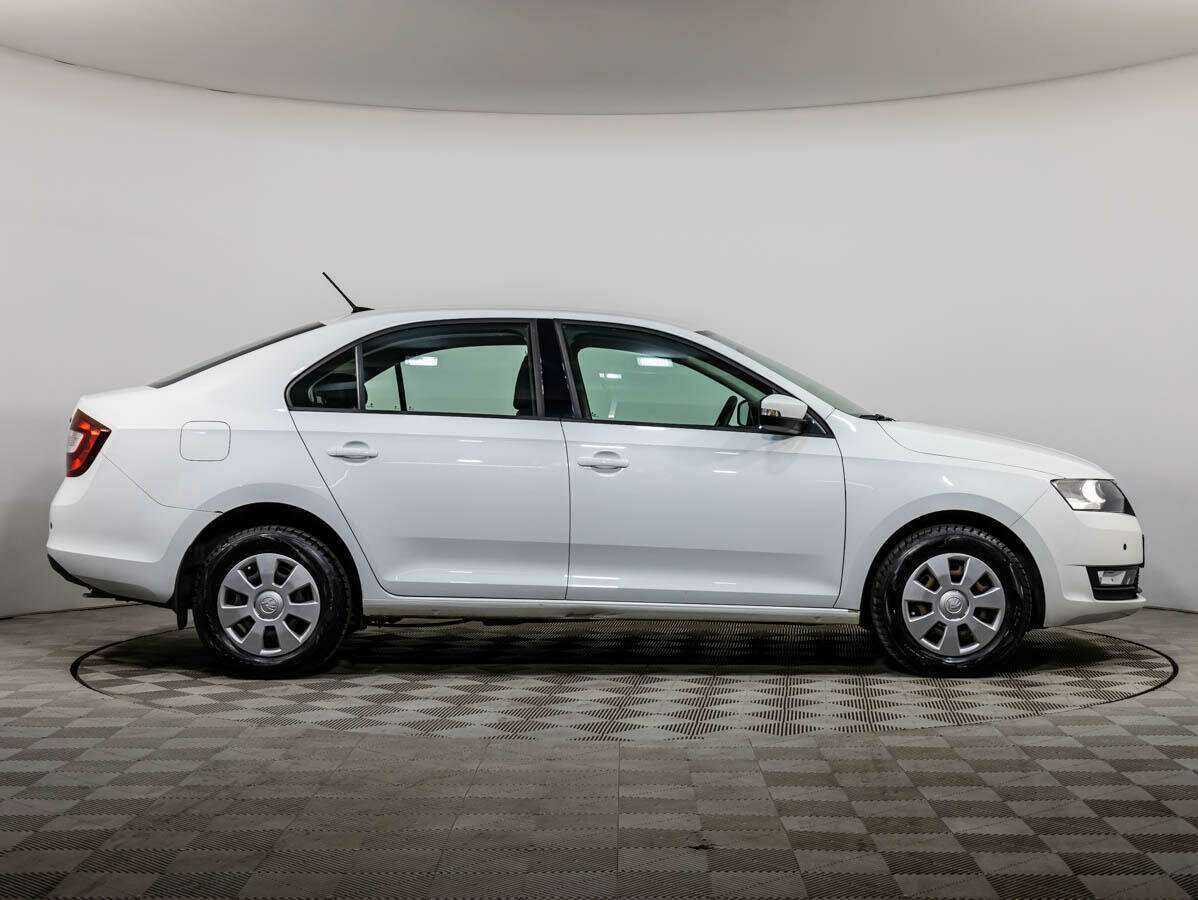 Б/У Шкода Рапид 2017 года. Фото: #2