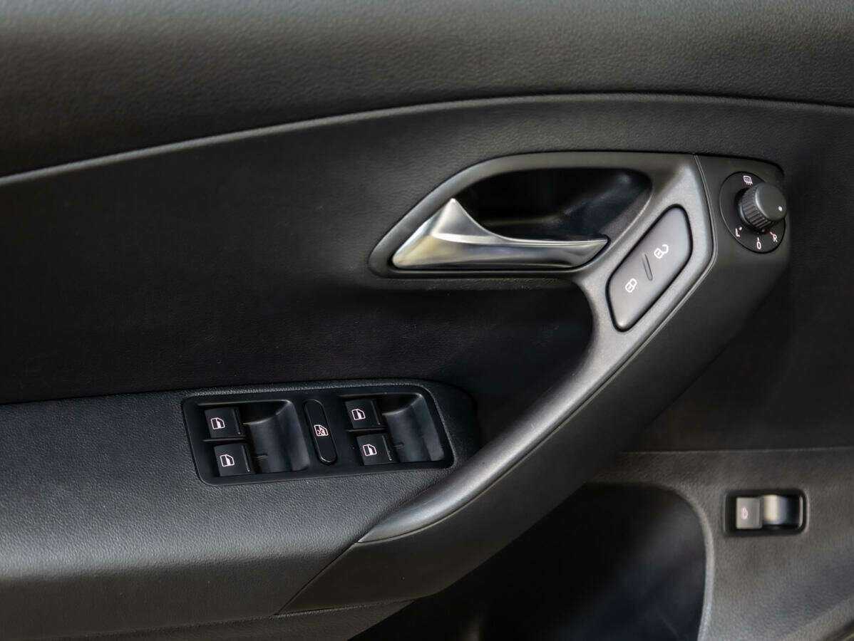 Б/У Фольксваген Поло 2017 года. Фото: #13