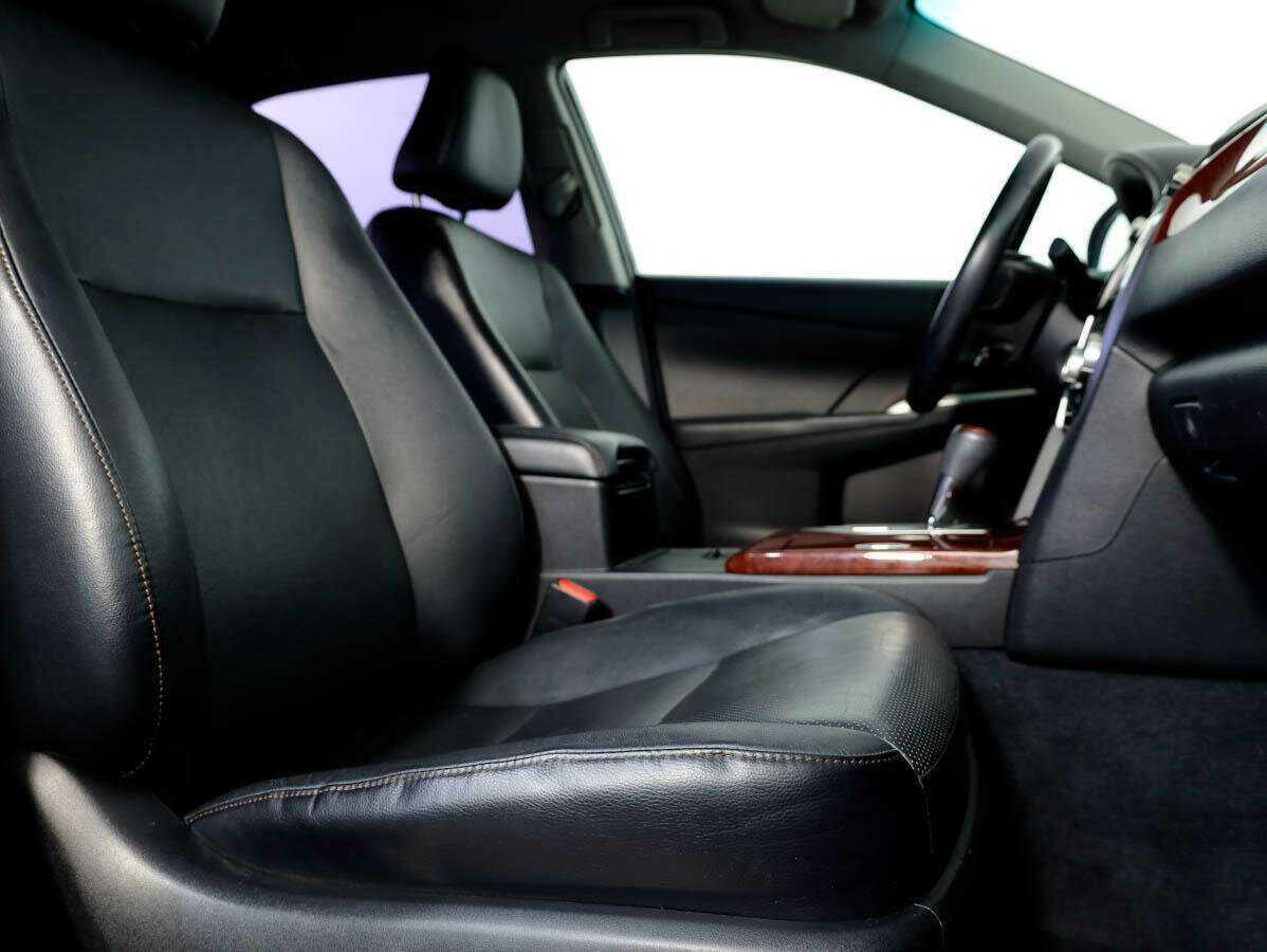 Б/У Тойота Камри 2013 года. Фото: #11