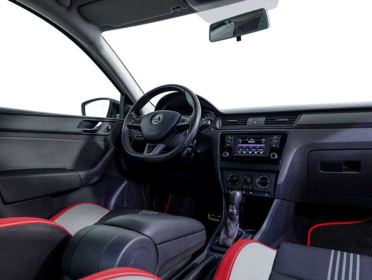 Б/У Шкода Рапид 2015 года. Фото: #8