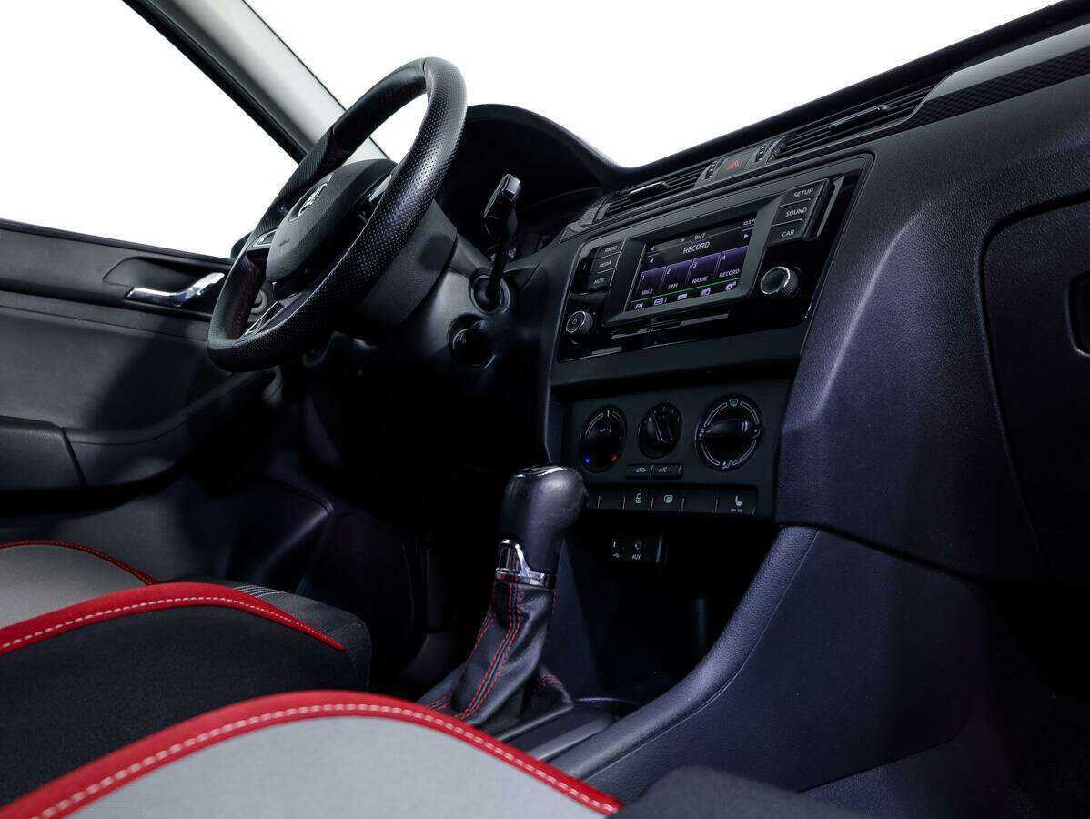 Б/У Шкода Рапид 2015 года. Фото: #19