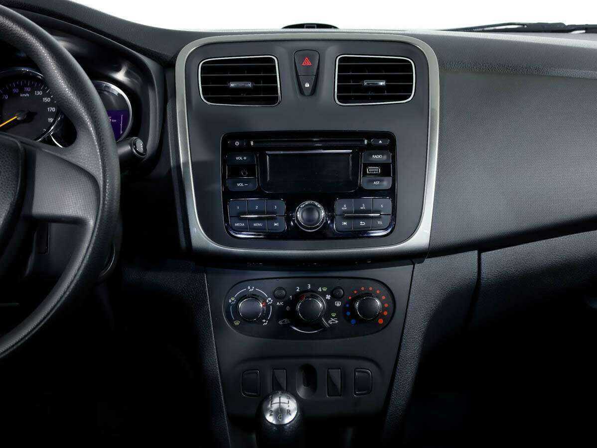 Б/У Рено Логан 2014 года. Фото: #11