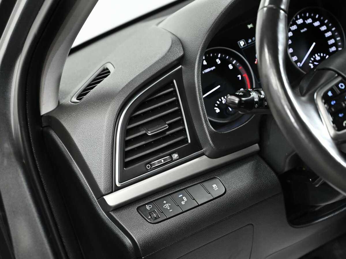 Б/У Хендай Елантра 2018 года. Фото: #6